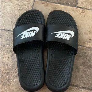 Kids nike slides